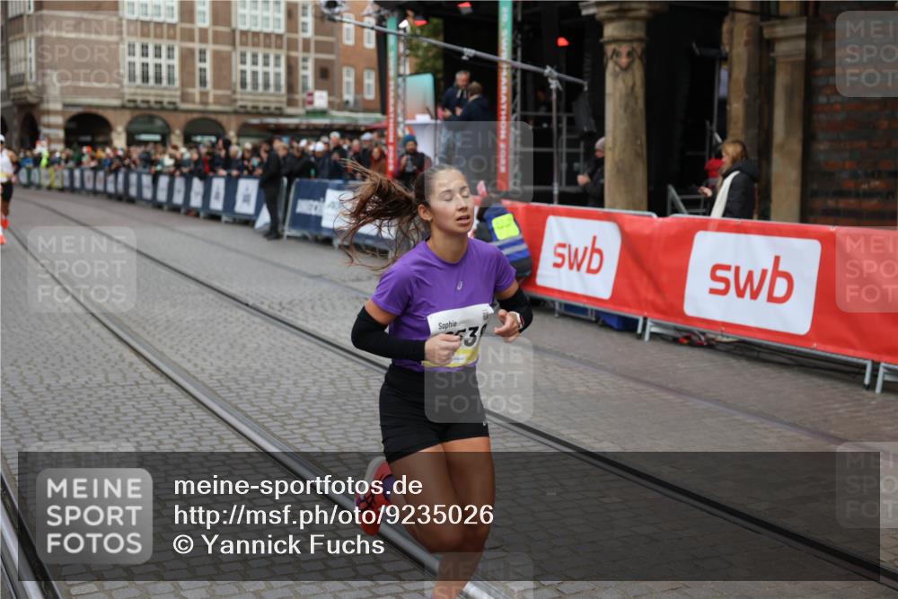05.10.2025 - 20. swb-Marathon Bremen Yannick Fuchs http://msf.ph/oto/9235026 05.10.2025 10:35:42 Ziel 9697, 10538, 11341 meine-sportfotos.de