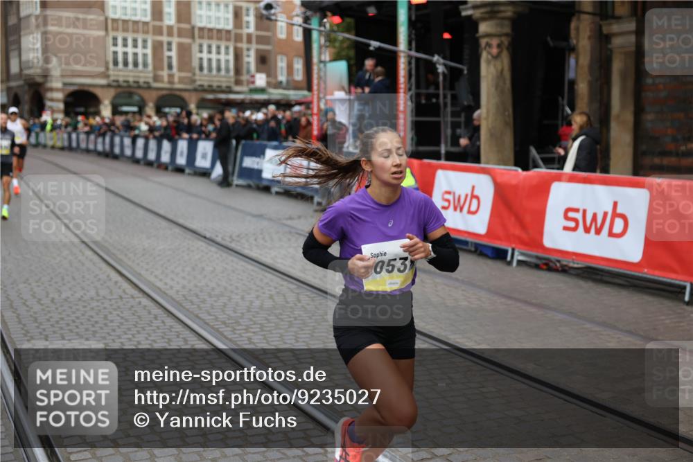 05.10.2025 - 20. swb-Marathon Bremen Yannick Fuchs http://msf.ph/oto/9235027 05.10.2025 10:35:42 Ziel 9697, 10538, 11341 meine-sportfotos.de