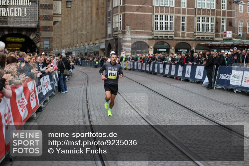 05.10.2025 - 20. swb-Marathon Bremen Yannick Fuchs http://msf.ph/oto/9235036 05.10.2025 10:35:43 Ziel 9596, 9697, 10538, 11341 meine-sportfotos.de