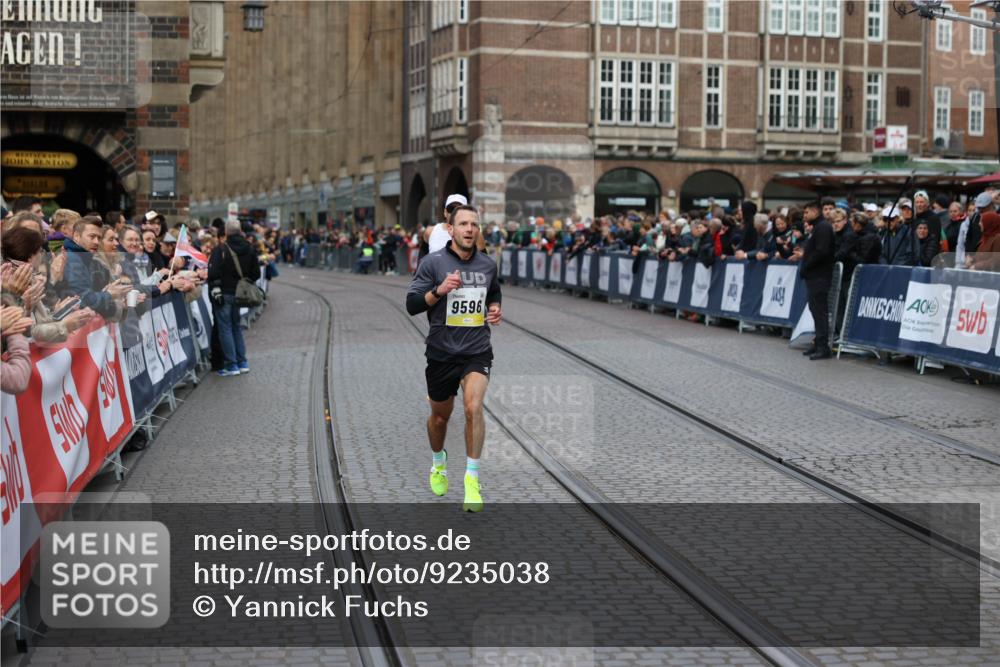 05.10.2025 - 20. swb-Marathon Bremen Yannick Fuchs http://msf.ph/oto/9235038 05.10.2025 10:35:43 Ziel 9596, 9697, 10538, 11341 meine-sportfotos.de