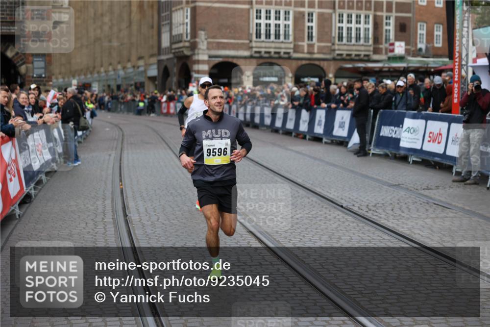 05.10.2025 - 20. swb-Marathon Bremen Yannick Fuchs http://msf.ph/oto/9235045 05.10.2025 10:35:44 Ziel 9596, 9697, 10538 meine-sportfotos.de