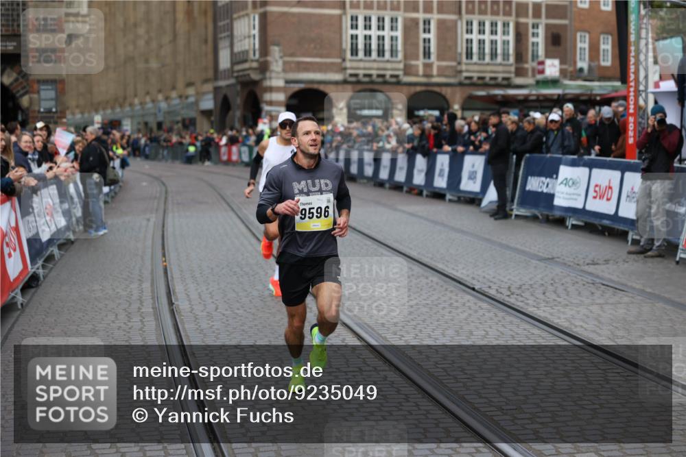 05.10.2025 - 20. swb-Marathon Bremen Yannick Fuchs http://msf.ph/oto/9235049 05.10.2025 10:35:44 Ziel 9596, 9697, 10538 meine-sportfotos.de