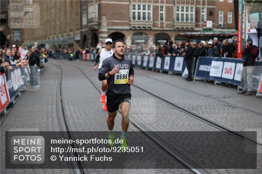 05.10.2025 - 20. swb-Marathon Bremen Yannick Fuchs http://msf.ph/oto/9235051 05.10.2025 10:35:44 Ziel 9596, 9697, 10538 meine-sportfotos.de