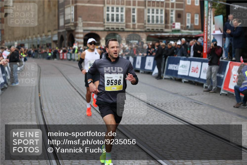 05.10.2025 - 20. swb-Marathon Bremen Yannick Fuchs http://msf.ph/oto/9235056 05.10.2025 10:35:44 Ziel 9596, 9697, 10538 meine-sportfotos.de