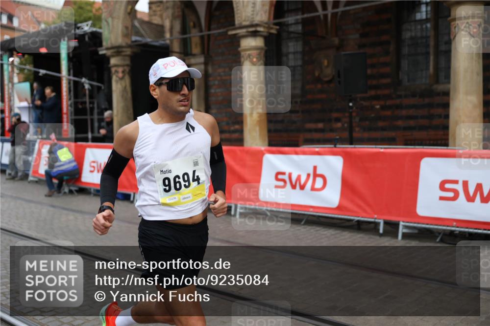 05.10.2025 - 20. swb-Marathon Bremen Yannick Fuchs http://msf.ph/oto/9235084 05.10.2025 10:35:46 Ziel 9596, 9697, 10538 meine-sportfotos.de
