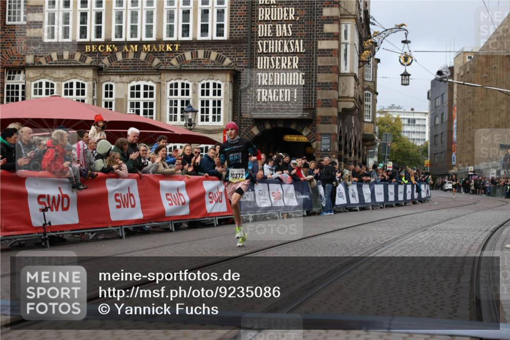 05.10.2025 - 20. swb-Marathon Bremen Yannick Fuchs http://msf.ph/oto/9235086 05.10.2025 10:35:59 Ziel 10372 meine-sportfotos.de