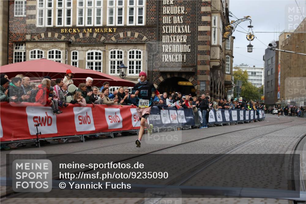 05.10.2025 - 20. swb-Marathon Bremen Yannick Fuchs http://msf.ph/oto/9235090 05.10.2025 10:35:59 Ziel 10372 meine-sportfotos.de