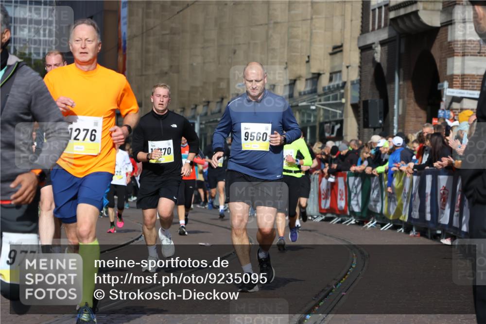 05.10.2025 - 20. swb-Marathon Bremen Strokosch-Dieckow http://msf.ph/oto/9235095 05.10.2025 10:54:49 Ziel 8326, 9427, 9436, 9560, 9570, 9754, 9776, 10024, 10231, 10232, 10233, 10487, 10609, 10770, 11163, 11276, 11373, 11470 meine-sportfotos.de