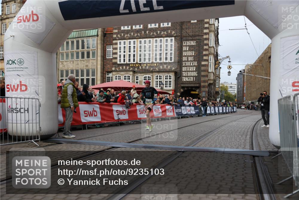 05.10.2025 - 20. swb-Marathon Bremen Yannick Fuchs http://msf.ph/oto/9235103 05.10.2025 10:36:00 Ziel 10372 meine-sportfotos.de