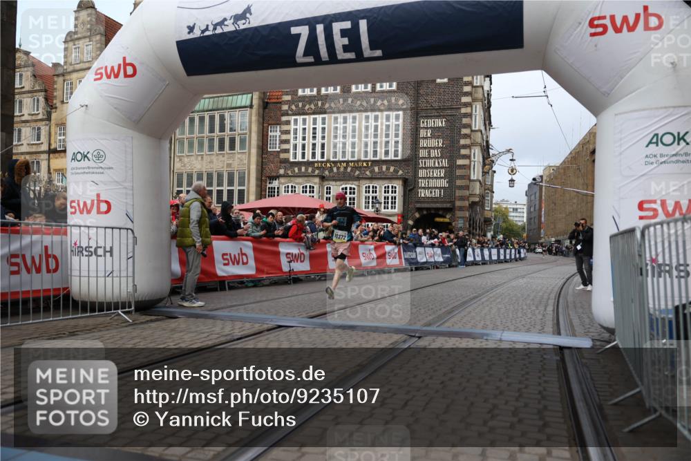 05.10.2025 - 20. swb-Marathon Bremen Yannick Fuchs http://msf.ph/oto/9235107 05.10.2025 10:36:00 Ziel 10372 meine-sportfotos.de