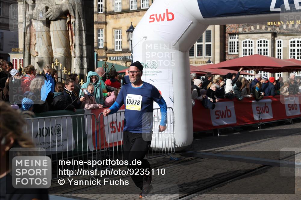 05.10.2025 - 20. swb-Marathon Bremen Yannick Fuchs http://msf.ph/oto/9235110 05.10.2025 11:04:22 Ziel 7789, 9448, 10098, 10853, 11001, 11077, 11102, 11685 meine-sportfotos.de