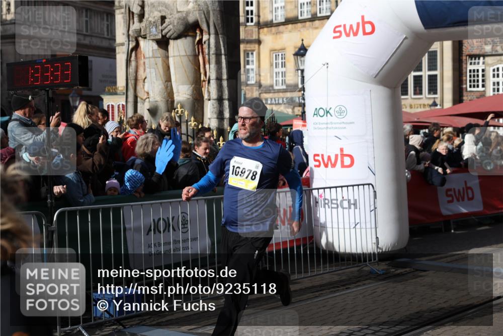 05.10.2025 - 20. swb-Marathon Bremen Yannick Fuchs http://msf.ph/oto/9235118 05.10.2025 11:04:22 Ziel 7789, 9448, 10098, 10853, 11001, 11077, 11102, 11685 meine-sportfotos.de