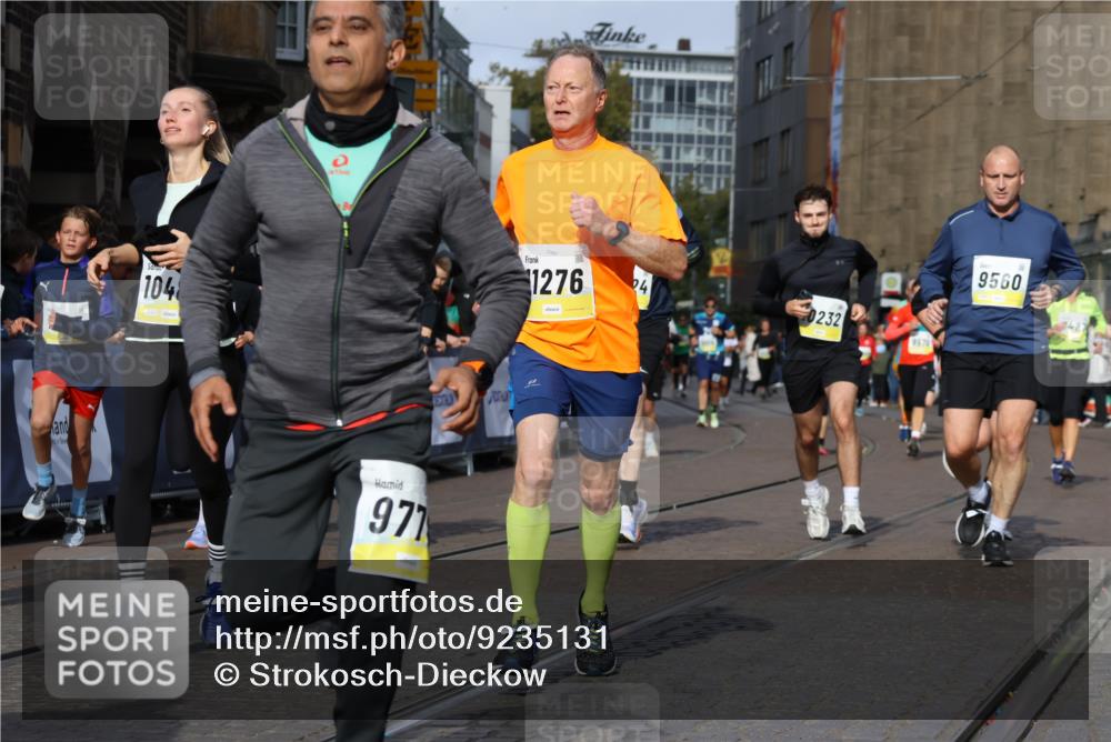 05.10.2025 - 20. swb-Marathon Bremen Strokosch-Dieckow http://msf.ph/oto/9235131 05.10.2025 10:54:50 Ziel 8326, 9427, 9436, 9560, 9570, 9754, 9776, 10024, 10231, 10232, 10233, 10487, 10609, 10770, 11163, 11276, 11373, 11470 meine-sportfotos.de