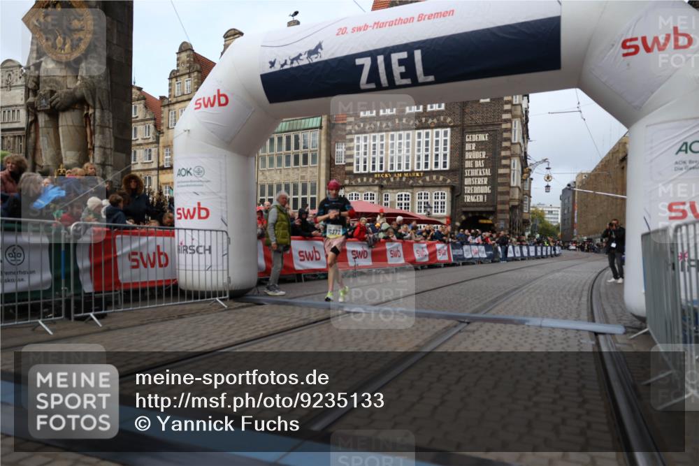 05.10.2025 - 20. swb-Marathon Bremen Yannick Fuchs http://msf.ph/oto/9235133 05.10.2025 10:36:01 Ziel 10372 meine-sportfotos.de