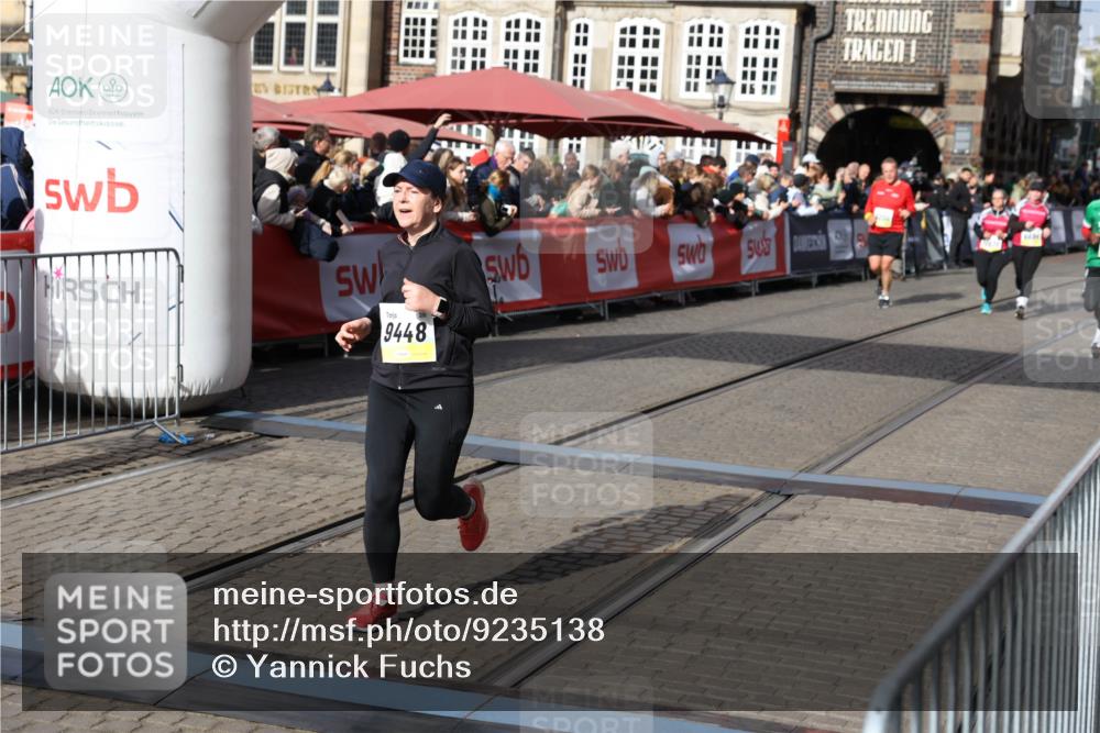 05.10.2025 - 20. swb-Marathon Bremen Yannick Fuchs http://msf.ph/oto/9235138 05.10.2025 11:04:24 Ziel 9448, 9537, 10098, 10853, 11001, 11077, 11102, 11685 meine-sportfotos.de