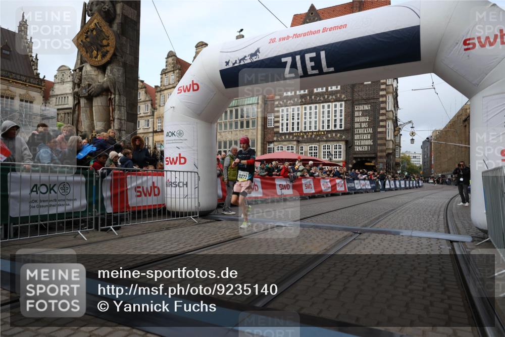 05.10.2025 - 20. swb-Marathon Bremen Yannick Fuchs http://msf.ph/oto/9235140 05.10.2025 10:36:01 Ziel 10372 meine-sportfotos.de
