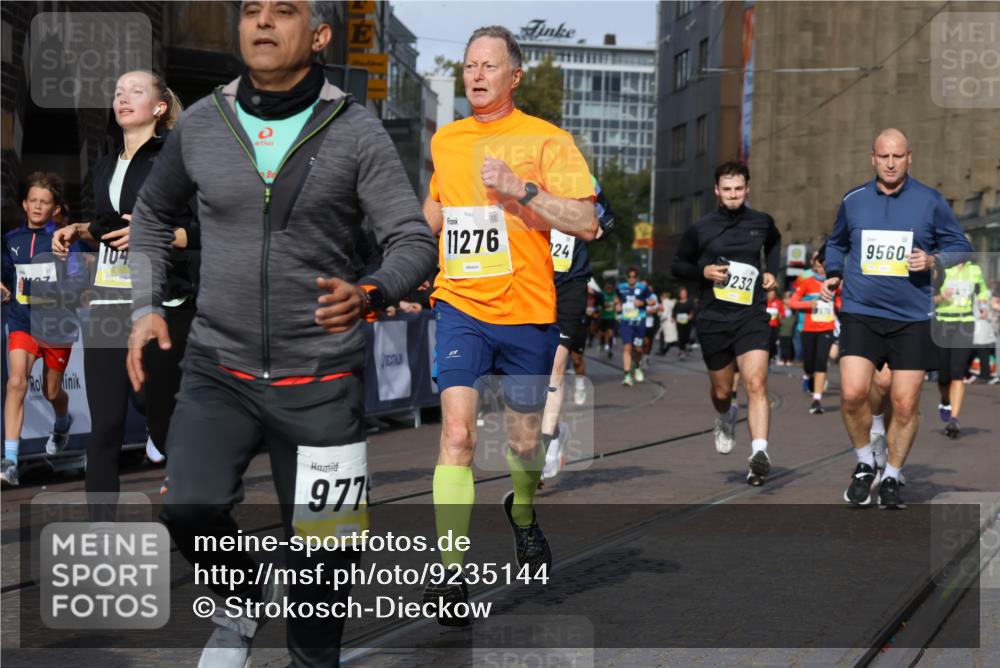 05.10.2025 - 20. swb-Marathon Bremen Strokosch-Dieckow http://msf.ph/oto/9235144 05.10.2025 10:54:50 Ziel 8326, 9427, 9436, 9560, 9570, 9754, 9776, 10024, 10231, 10232, 10233, 10487, 10609, 10770, 11163, 11276, 11373, 11470 meine-sportfotos.de