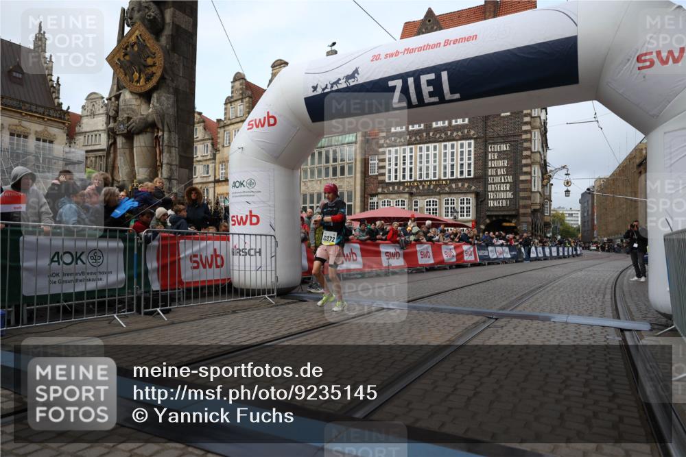 05.10.2025 - 20. swb-Marathon Bremen Yannick Fuchs http://msf.ph/oto/9235145 05.10.2025 10:36:01 Ziel 10372 meine-sportfotos.de