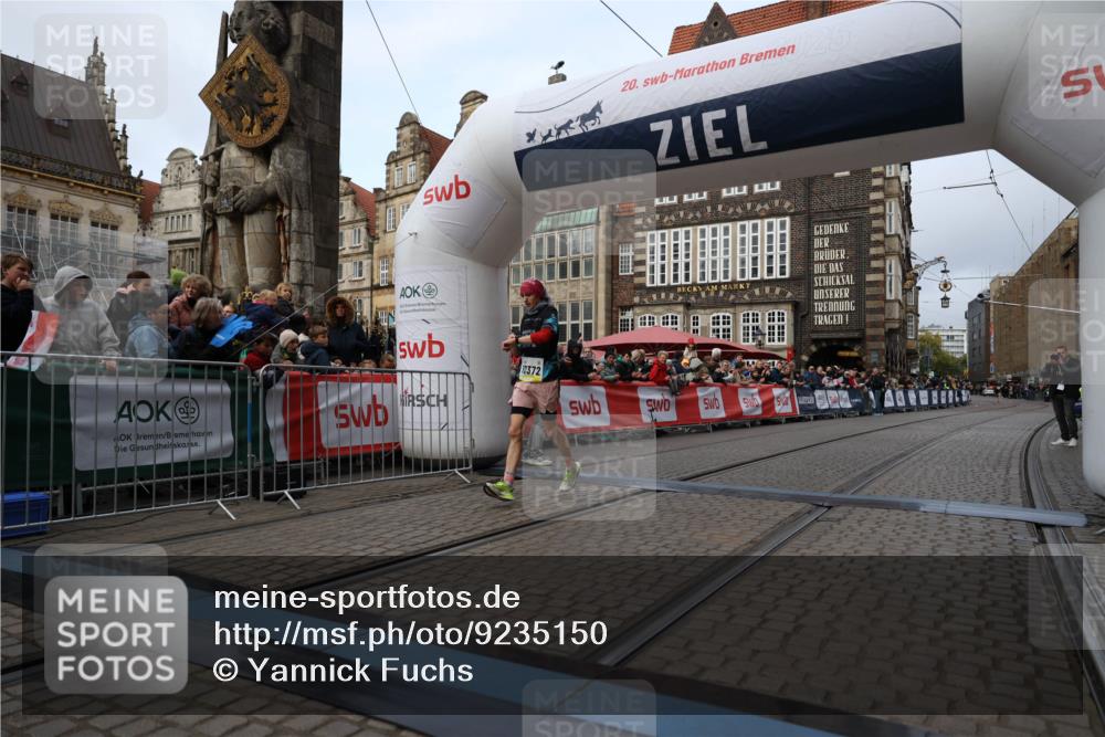 05.10.2025 - 20. swb-Marathon Bremen Yannick Fuchs http://msf.ph/oto/9235150 05.10.2025 10:36:01 Ziel 10372 meine-sportfotos.de