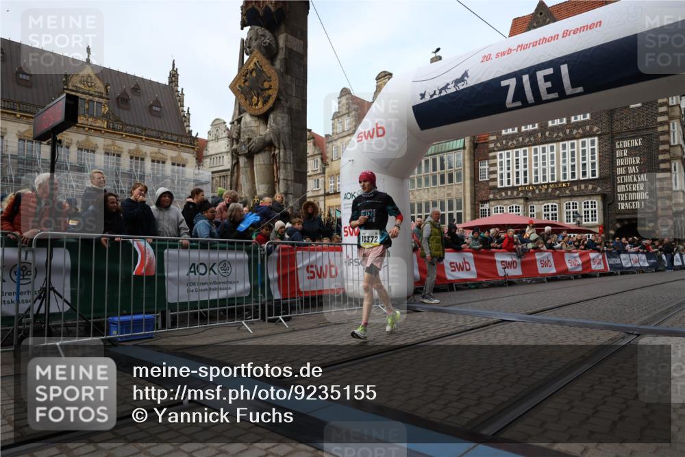 05.10.2025 - 20. swb-Marathon Bremen Yannick Fuchs http://msf.ph/oto/9235155 05.10.2025 10:36:02 Ziel 10372 meine-sportfotos.de