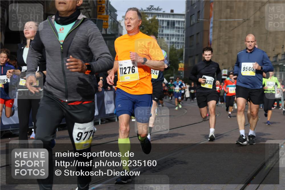 05.10.2025 - 20. swb-Marathon Bremen Strokosch-Dieckow http://msf.ph/oto/9235160 05.10.2025 10:54:50 Ziel 8326, 9427, 9436, 9560, 9570, 9754, 9776, 10024, 10231, 10232, 10233, 10487, 10609, 10770, 11163, 11276, 11373, 11470 meine-sportfotos.de