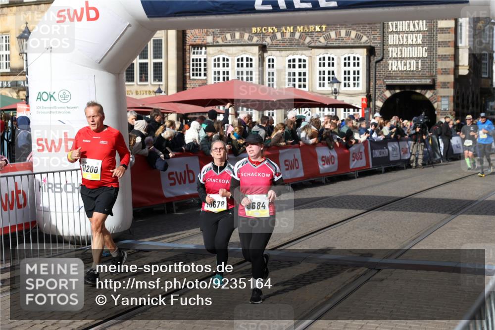 05.10.2025 - 20. swb-Marathon Bremen Yannick Fuchs http://msf.ph/oto/9235164 05.10.2025 11:04:30 Ziel 9448, 9537, 9684, 10678, 11200 meine-sportfotos.de