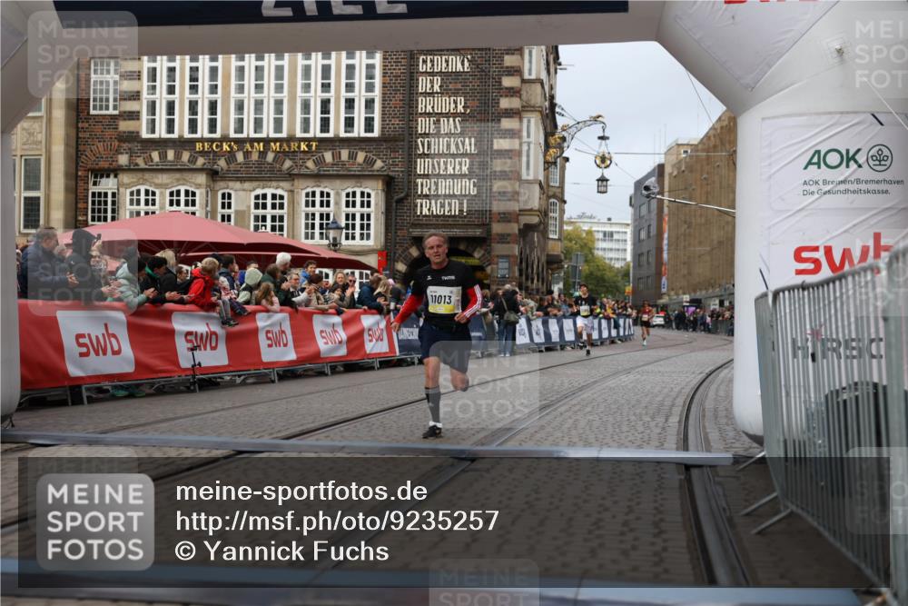 05.10.2025 - 20. swb-Marathon Bremen Yannick Fuchs http://msf.ph/oto/9235257 05.10.2025 10:36:28 Ziel 11013 meine-sportfotos.de