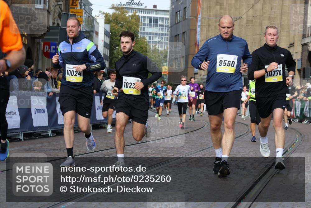 05.10.2025 - 20. swb-Marathon Bremen Strokosch-Dieckow http://msf.ph/oto/9235260 05.10.2025 10:54:51 Ziel 8326, 9427, 9436, 9560, 9570, 9776, 10024, 10231, 10232, 10233, 10487, 10609, 10770, 11163, 11276, 11320, 11373, 11470 meine-sportfotos.de
