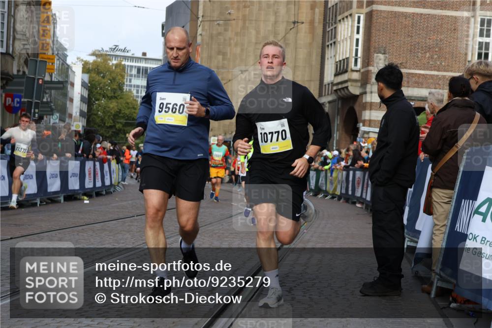 05.10.2025 - 20. swb-Marathon Bremen Strokosch-Dieckow http://msf.ph/oto/9235279 05.10.2025 10:54:52 Ziel 9427, 9436, 9560, 9570, 10024, 10231, 10232, 10233, 10487, 10609, 10770, 11163, 11276, 11320, 11373, 11470 meine-sportfotos.de