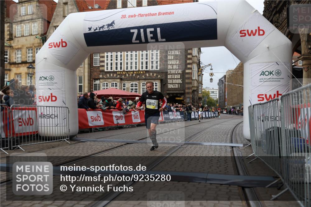 05.10.2025 - 20. swb-Marathon Bremen Yannick Fuchs http://msf.ph/oto/9235280 05.10.2025 10:36:29 Ziel 11013, 11185 meine-sportfotos.de
