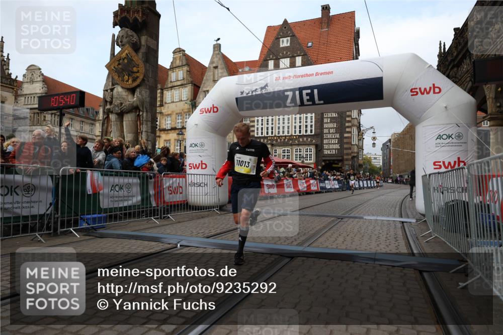 05.10.2025 - 20. swb-Marathon Bremen Yannick Fuchs http://msf.ph/oto/9235292 05.10.2025 10:36:29 Ziel 11013, 11185 meine-sportfotos.de