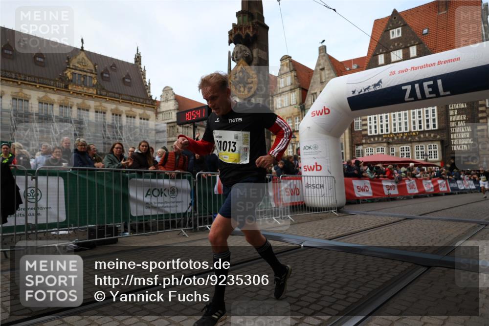 05.10.2025 - 20. swb-Marathon Bremen Yannick Fuchs http://msf.ph/oto/9235306 05.10.2025 10:36:30 Ziel 11013, 11185 meine-sportfotos.de