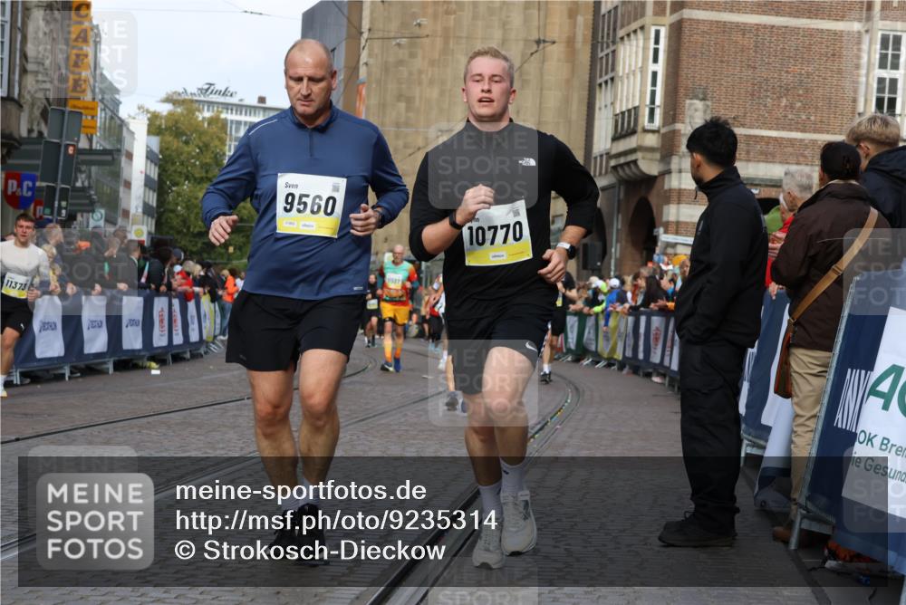 05.10.2025 - 20. swb-Marathon Bremen Strokosch-Dieckow http://msf.ph/oto/9235314 05.10.2025 10:54:52 Ziel 9427, 9436, 9560, 9570, 10024, 10231, 10232, 10233, 10487, 10609, 10770, 11163, 11276, 11320, 11373, 11470 meine-sportfotos.de