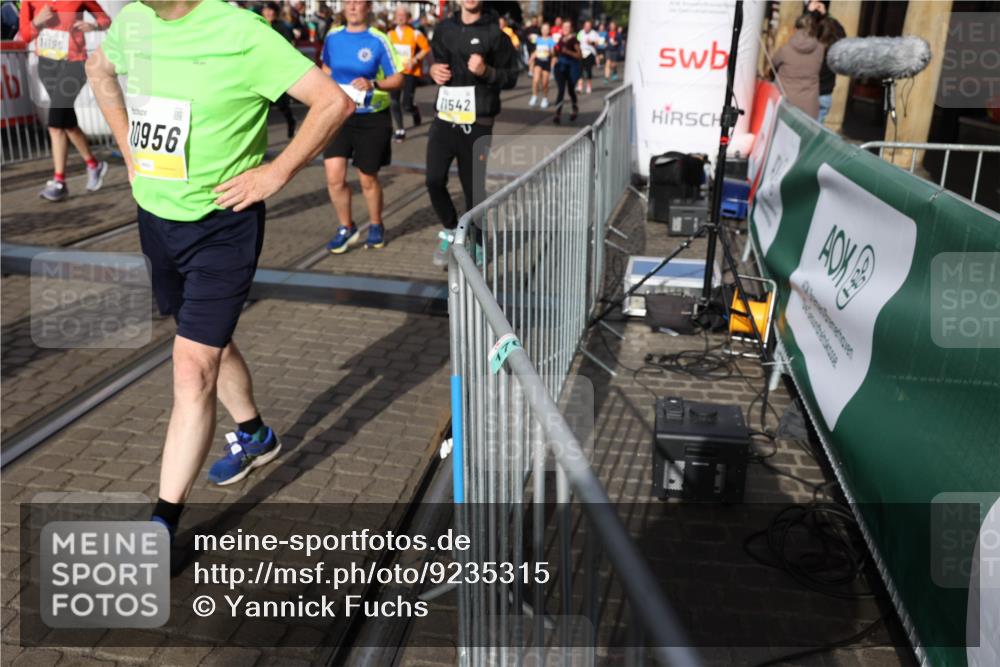 05.10.2025 - 20. swb-Marathon Bremen Yannick Fuchs http://msf.ph/oto/9235315 05.10.2025 11:04:44 Ziel 8111, 9394, 9610, 9750, 9915, 10278, 10485, 10531, 10532, 10674, 10869, 10956, 11196, 11542, 11704 meine-sportfotos.de