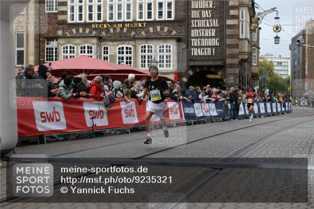 05.10.2025 - 20. swb-Marathon Bremen Yannick Fuchs http://msf.ph/oto/9235321 05.10.2025 10:36:32 Ziel 11013, 11185 meine-sportfotos.de