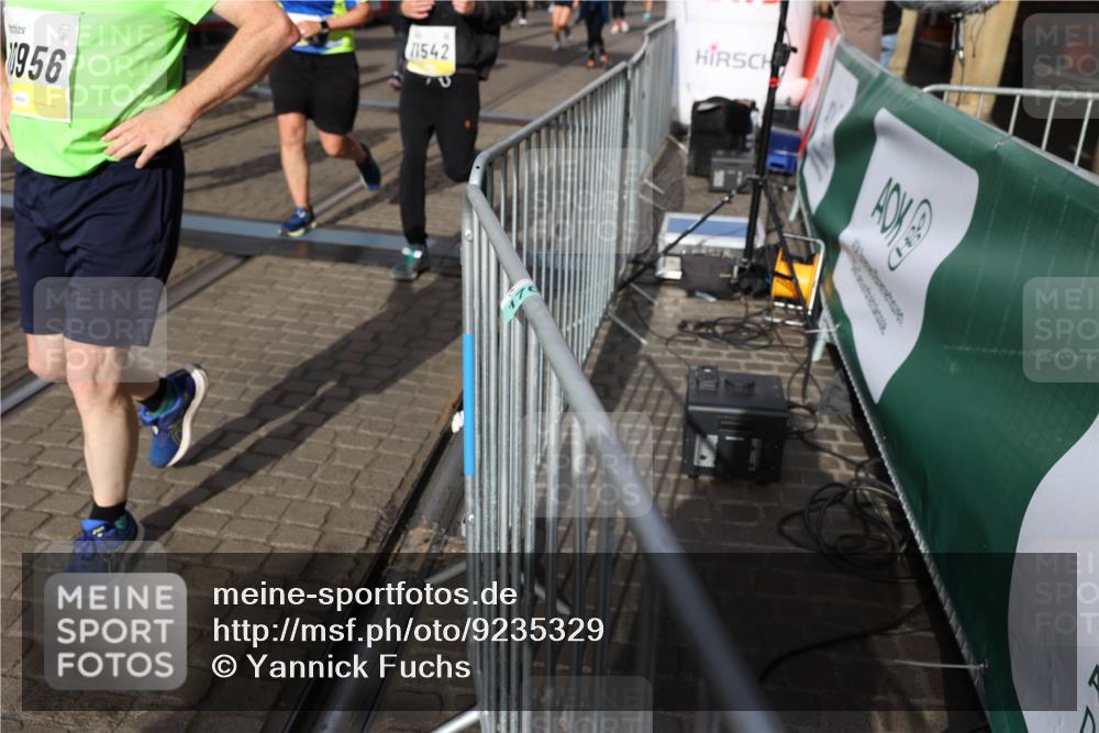 05.10.2025 - 20. swb-Marathon Bremen Yannick Fuchs http://msf.ph/oto/9235329 05.10.2025 11:04:44 Ziel 8111, 9394, 9610, 9750, 9915, 10278, 10485, 10531, 10532, 10674, 10869, 10956, 11196, 11542, 11704 meine-sportfotos.de