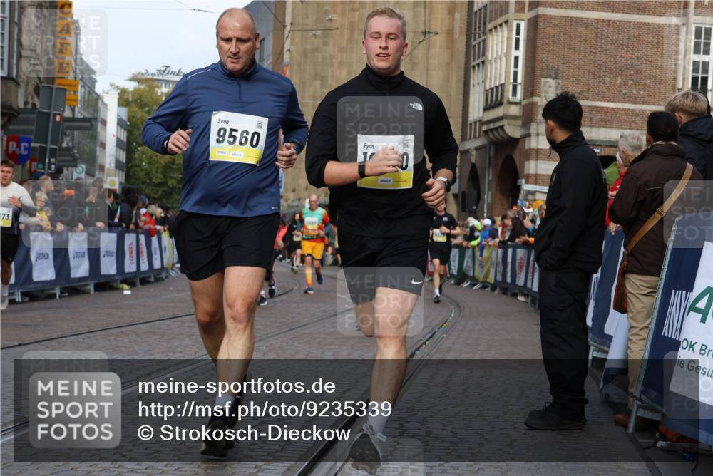 05.10.2025 - 20. swb-Marathon Bremen Strokosch-Dieckow http://msf.ph/oto/9235339 05.10.2025 10:54:52 Ziel 9427, 9436, 9560, 9570, 10024, 10231, 10232, 10233, 10487, 10609, 10770, 11163, 11276, 11320, 11373, 11470 meine-sportfotos.de