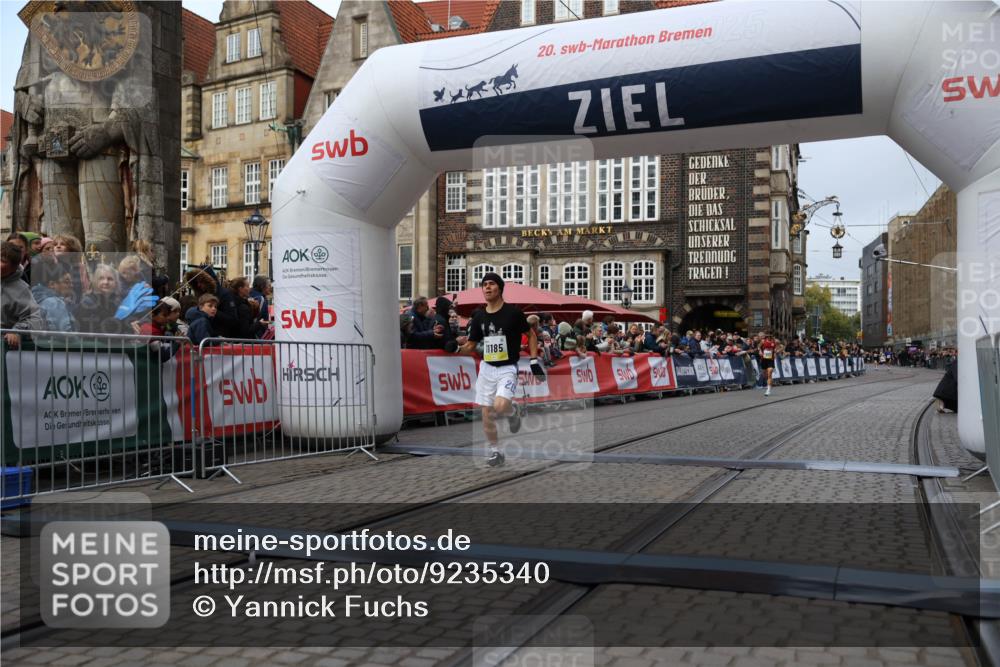 05.10.2025 - 20. swb-Marathon Bremen Yannick Fuchs http://msf.ph/oto/9235340 05.10.2025 10:36:32 Ziel 11013, 11185 meine-sportfotos.de