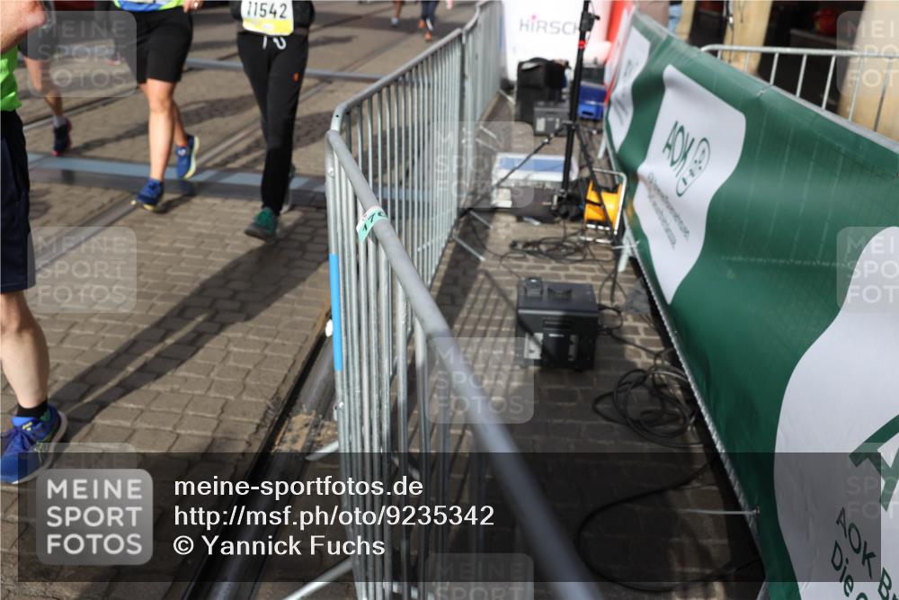 05.10.2025 - 20. swb-Marathon Bremen Yannick Fuchs http://msf.ph/oto/9235342 05.10.2025 11:04:44 Ziel 8111, 9394, 9610, 9750, 9915, 10278, 10485, 10531, 10532, 10674, 10869, 10956, 11196, 11542, 11704 meine-sportfotos.de