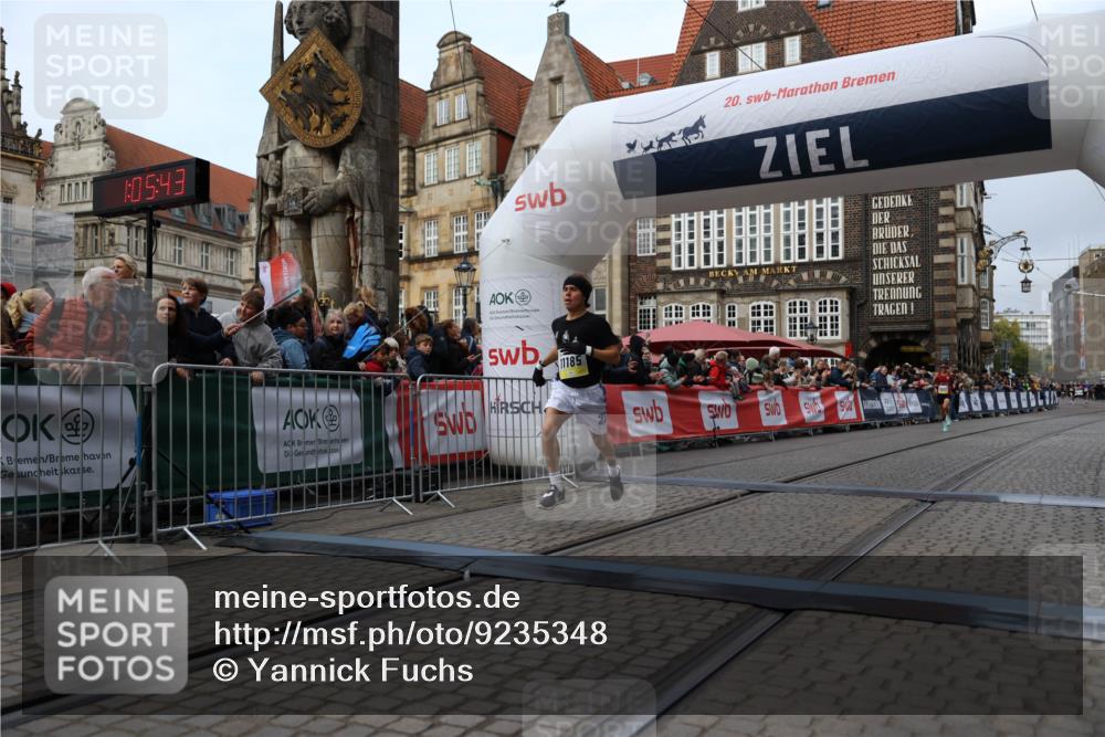 05.10.2025 - 20. swb-Marathon Bremen Yannick Fuchs http://msf.ph/oto/9235348 05.10.2025 10:36:33 Ziel 11013, 11185, 11687 meine-sportfotos.de