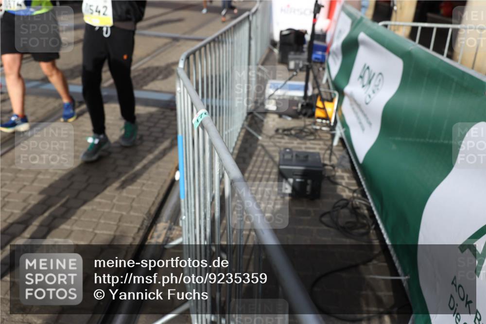 05.10.2025 - 20. swb-Marathon Bremen Yannick Fuchs http://msf.ph/oto/9235359 05.10.2025 11:04:45 Ziel 8111, 9394, 9610, 9623, 9750, 9771, 9915, 10278, 10485, 10531, 10532, 10674, 10869, 10956, 11196, 11542, 11704 meine-sportfotos.de