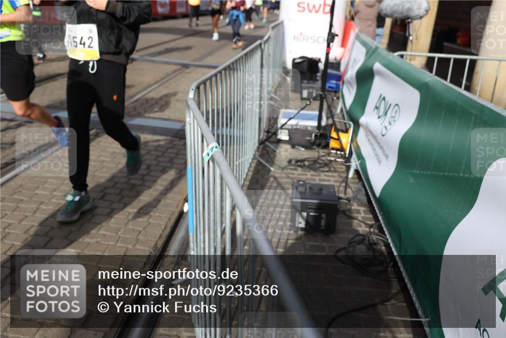 05.10.2025 - 20. swb-Marathon Bremen Yannick Fuchs http://msf.ph/oto/9235366 05.10.2025 11:04:45 Ziel 8111, 9394, 9610, 9623, 9750, 9771, 9915, 10278, 10485, 10531, 10532, 10674, 10869, 10956, 11196, 11542, 11704 meine-sportfotos.de