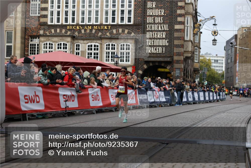 05.10.2025 - 20. swb-Marathon Bremen Yannick Fuchs http://msf.ph/oto/9235367 05.10.2025 10:36:35 Ziel 11013, 11185, 11687 meine-sportfotos.de