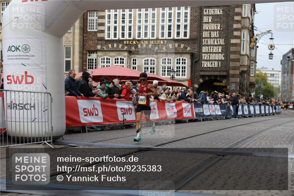 05.10.2025 - 20. swb-Marathon Bremen Yannick Fuchs http://msf.ph/oto/9235383 05.10.2025 10:36:36 Ziel 11185, 11687 meine-sportfotos.de