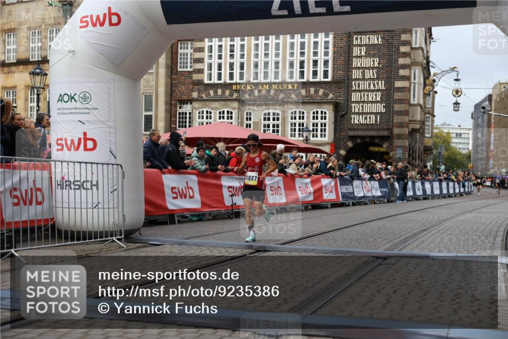 05.10.2025 - 20. swb-Marathon Bremen Yannick Fuchs http://msf.ph/oto/9235386 05.10.2025 10:36:36 Ziel 11185, 11687 meine-sportfotos.de