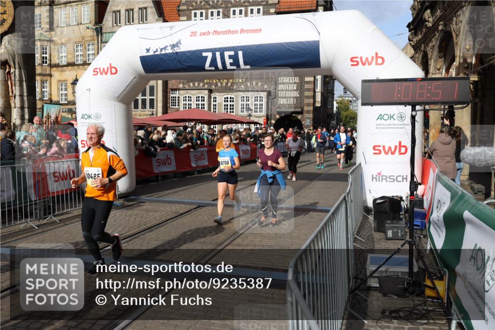 05.10.2025 - 20. swb-Marathon Bremen Yannick Fuchs http://msf.ph/oto/9235387 05.10.2025 11:04:47 Ziel 9394, 9623, 9750, 9765, 9771, 9915, 10422, 10451, 10485, 10531, 10532, 10674, 10869, 11196, 11542, 11546 meine-sportfotos.de