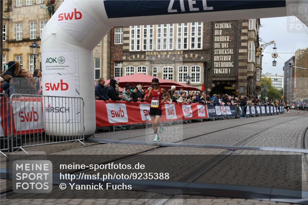 05.10.2025 - 20. swb-Marathon Bremen Yannick Fuchs http://msf.ph/oto/9235388 05.10.2025 10:36:36 Ziel 11185, 11687 meine-sportfotos.de