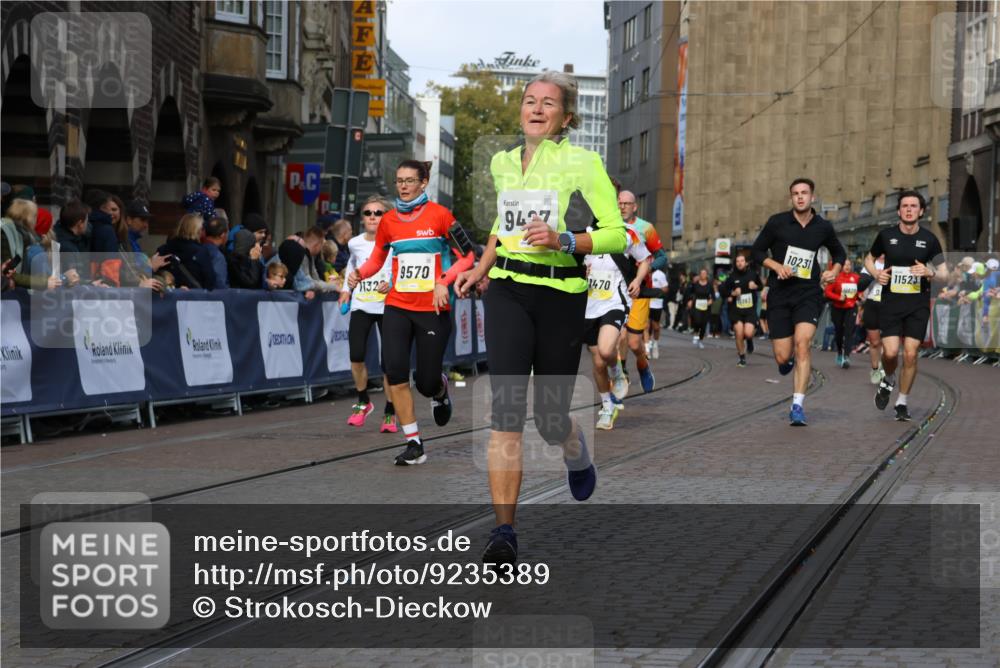 05.10.2025 - 20. swb-Marathon Bremen Strokosch-Dieckow http://msf.ph/oto/9235389 05.10.2025 10:54:56 Ziel 9427, 9475, 9570, 9791, 10231, 10609, 11320, 11373, 11470, 11507, 11523 meine-sportfotos.de