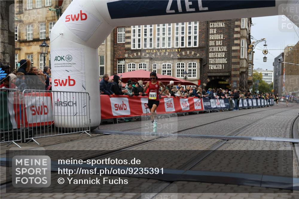 05.10.2025 - 20. swb-Marathon Bremen Yannick Fuchs http://msf.ph/oto/9235391 05.10.2025 10:36:36 Ziel 11185, 11687 meine-sportfotos.de