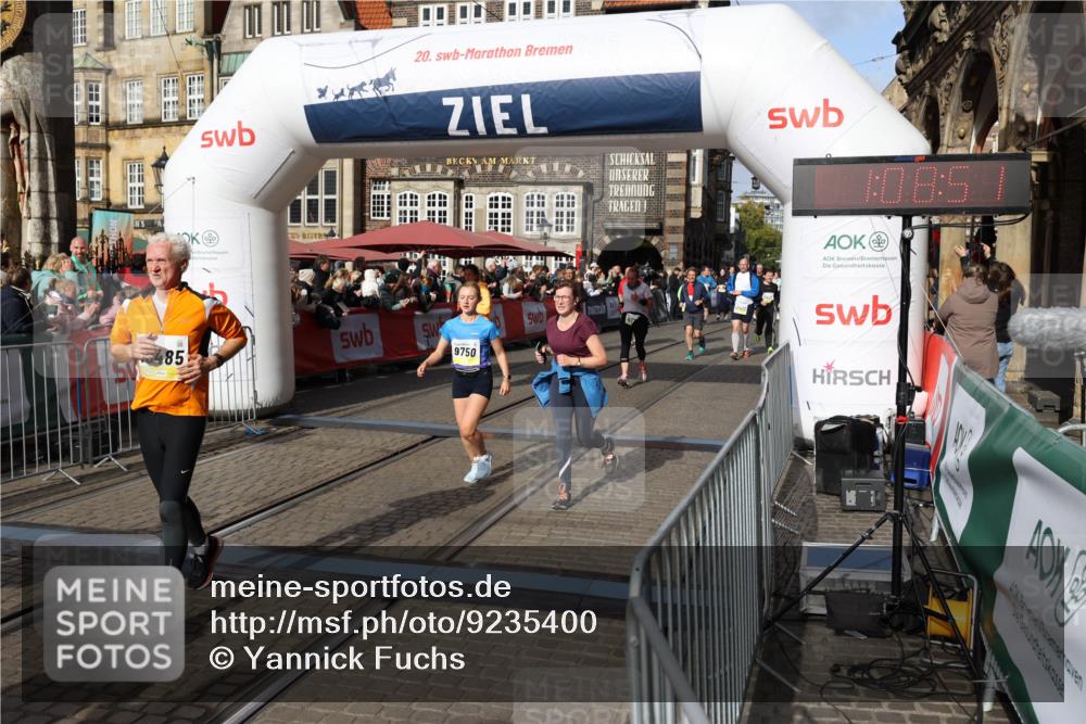 05.10.2025 - 20. swb-Marathon Bremen Yannick Fuchs http://msf.ph/oto/9235400 05.10.2025 11:04:47 Ziel 9394, 9623, 9750, 9765, 9771, 9915, 10422, 10451, 10485, 10531, 10532, 10674, 10869, 11196, 11542, 11546 meine-sportfotos.de